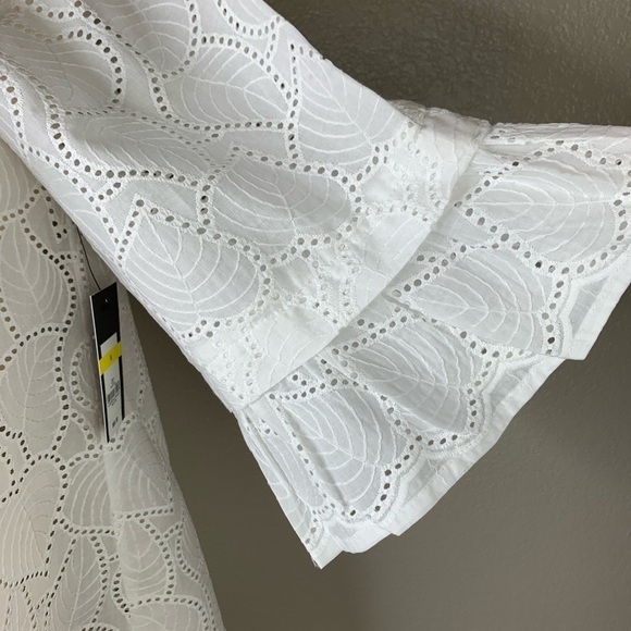 New Crown & Ivy White 3/4 Sleeve Woven Eyelet Top Bare Shoulders Size Medium - Picture 4 of 8